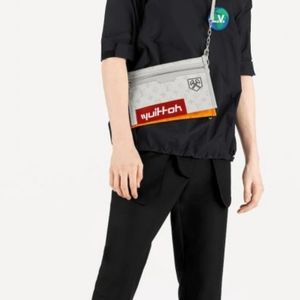 S O L D --- S O L D Messenger Louis vuitton